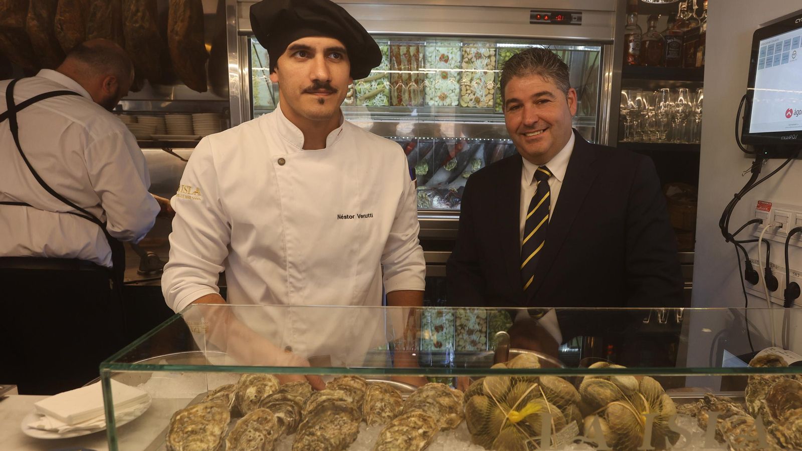 Néstor Verutti, jefe de cocina y Paco López, maître de La Isla