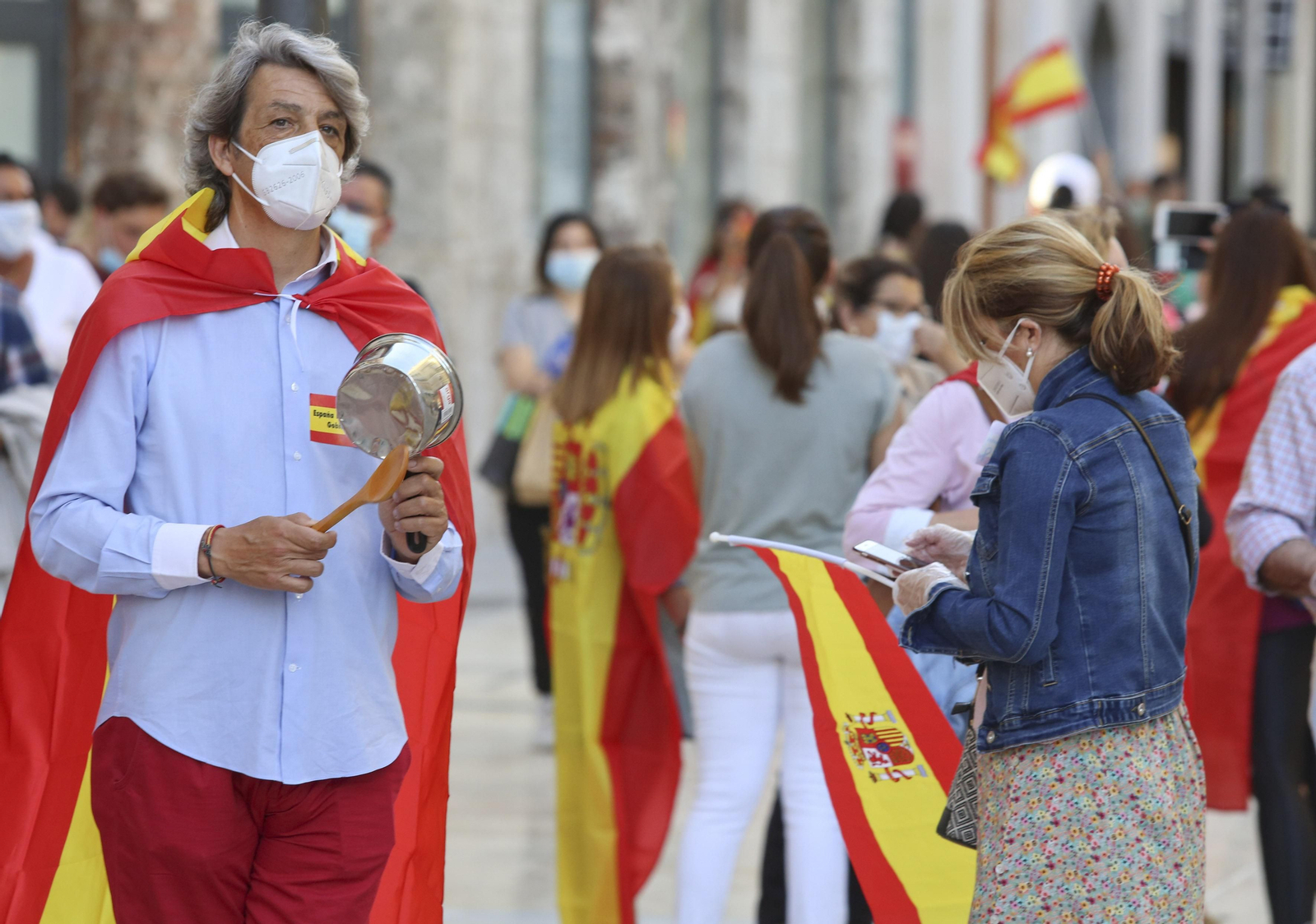 Las fotos de la cacerolada en Málaga contra el Gobierno por el coronavirus