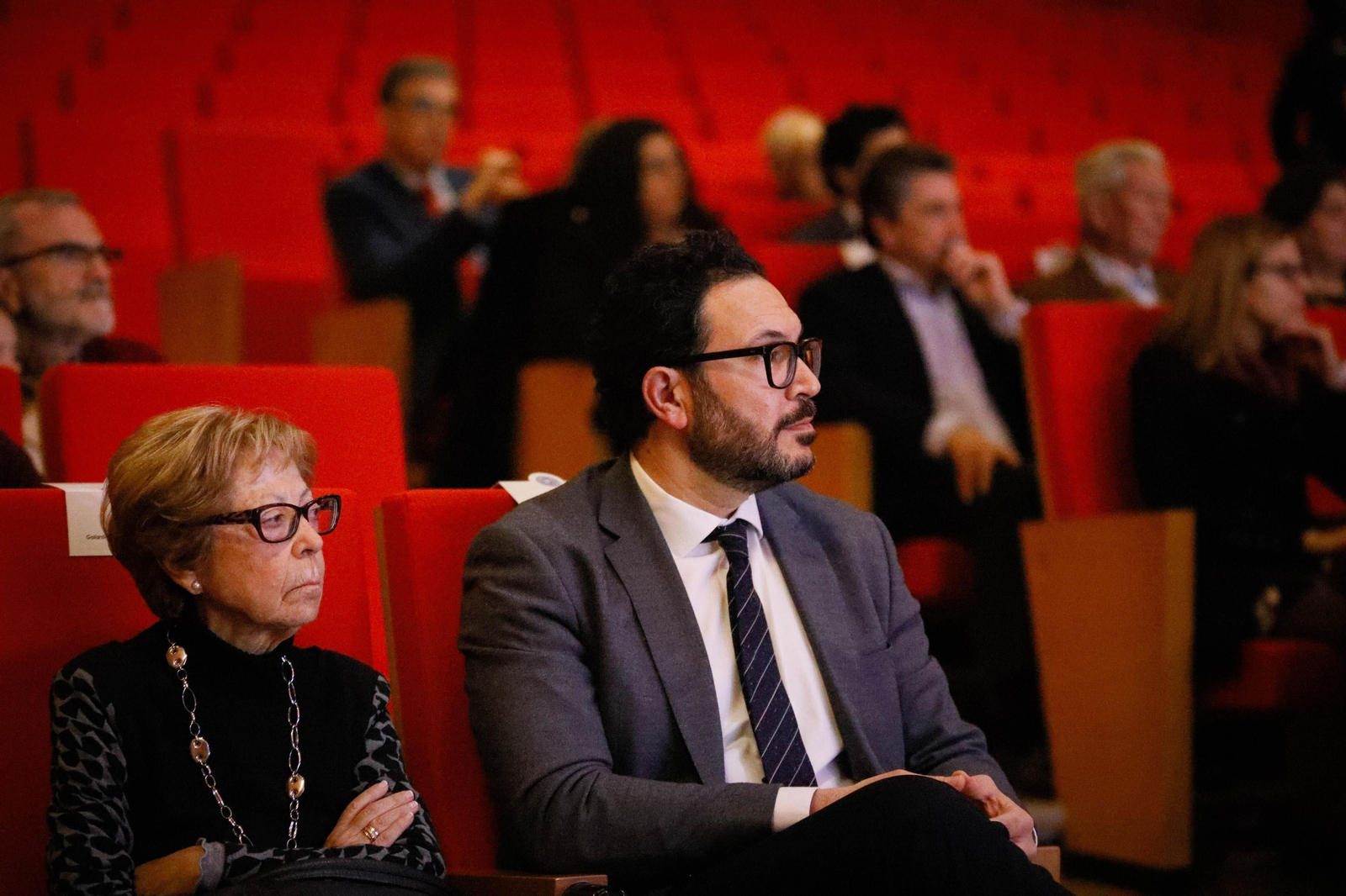 Imágenes del acto de reconocimiento a antiguos alumnos y amigos de honor en la UAL