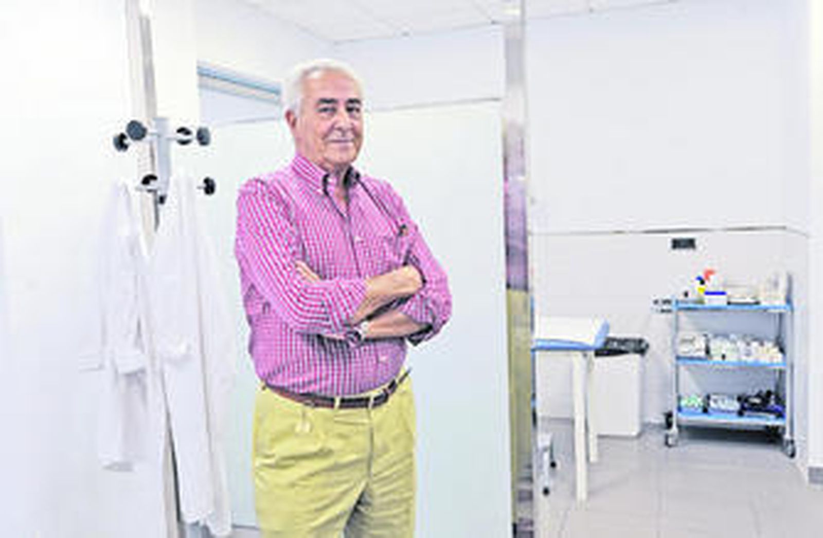 El doctor Ramón Vila, cirujano-jefe de la Maestranza, intantes antes de la entrevista.