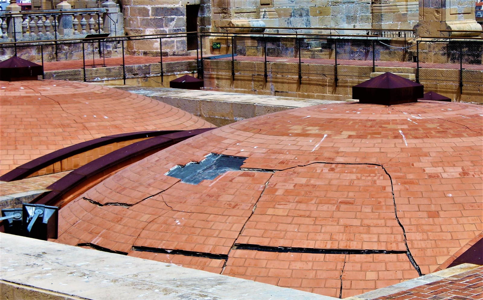 Grietas en la cubierta de la Catedral en 2018 Grietas en la cubierta de la Catedral en 2018