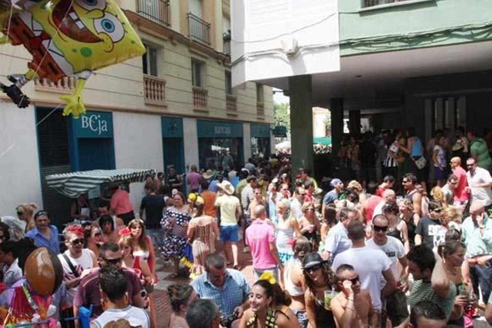 Los linenses se volcaron en la celebración del Domingo Rociero y el Real y el centro tuvieron un gran ambiente

Foto: Paco Guerrero