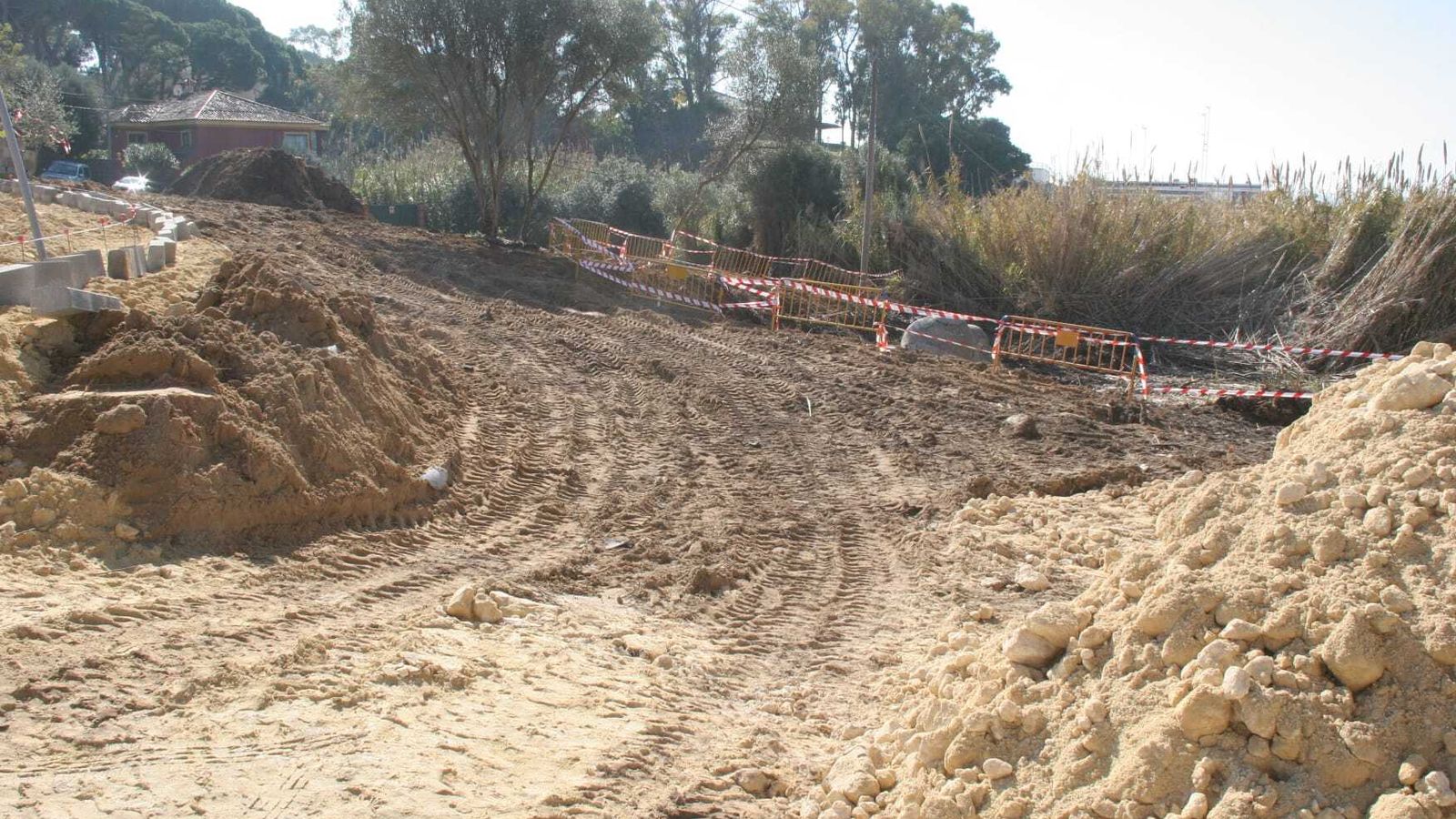 Otra imagen de la actuación en la zona de cañaveral desmontada.