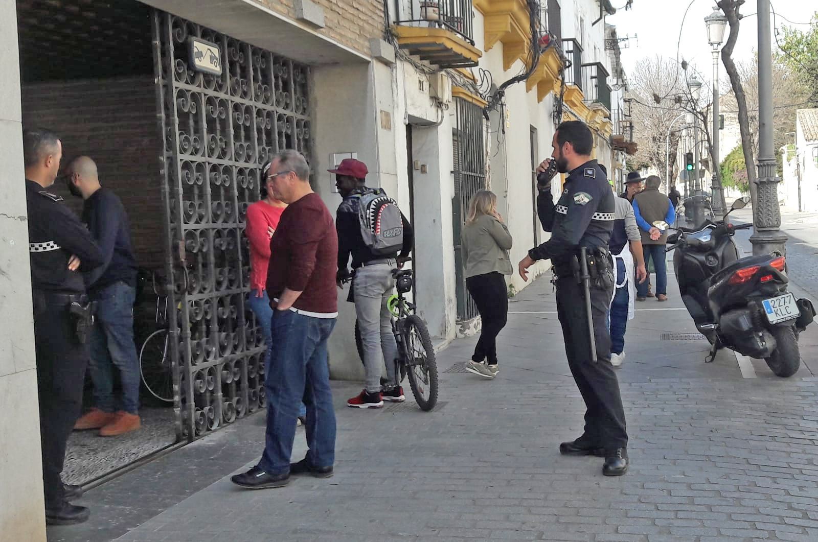 Un momento de la intervención policial.