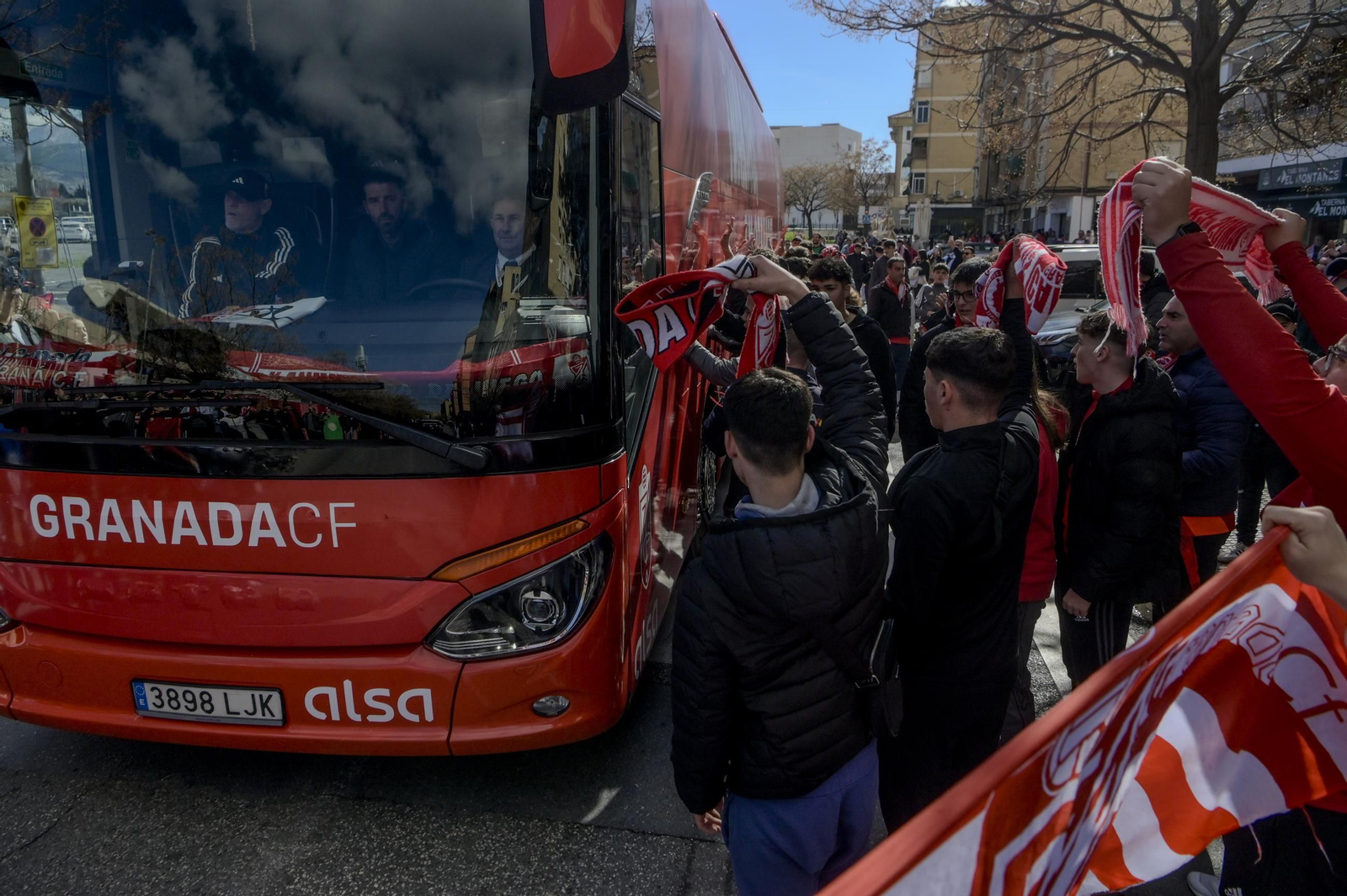 Encuéntrate en la grada y en el recibimiento al Granada CF