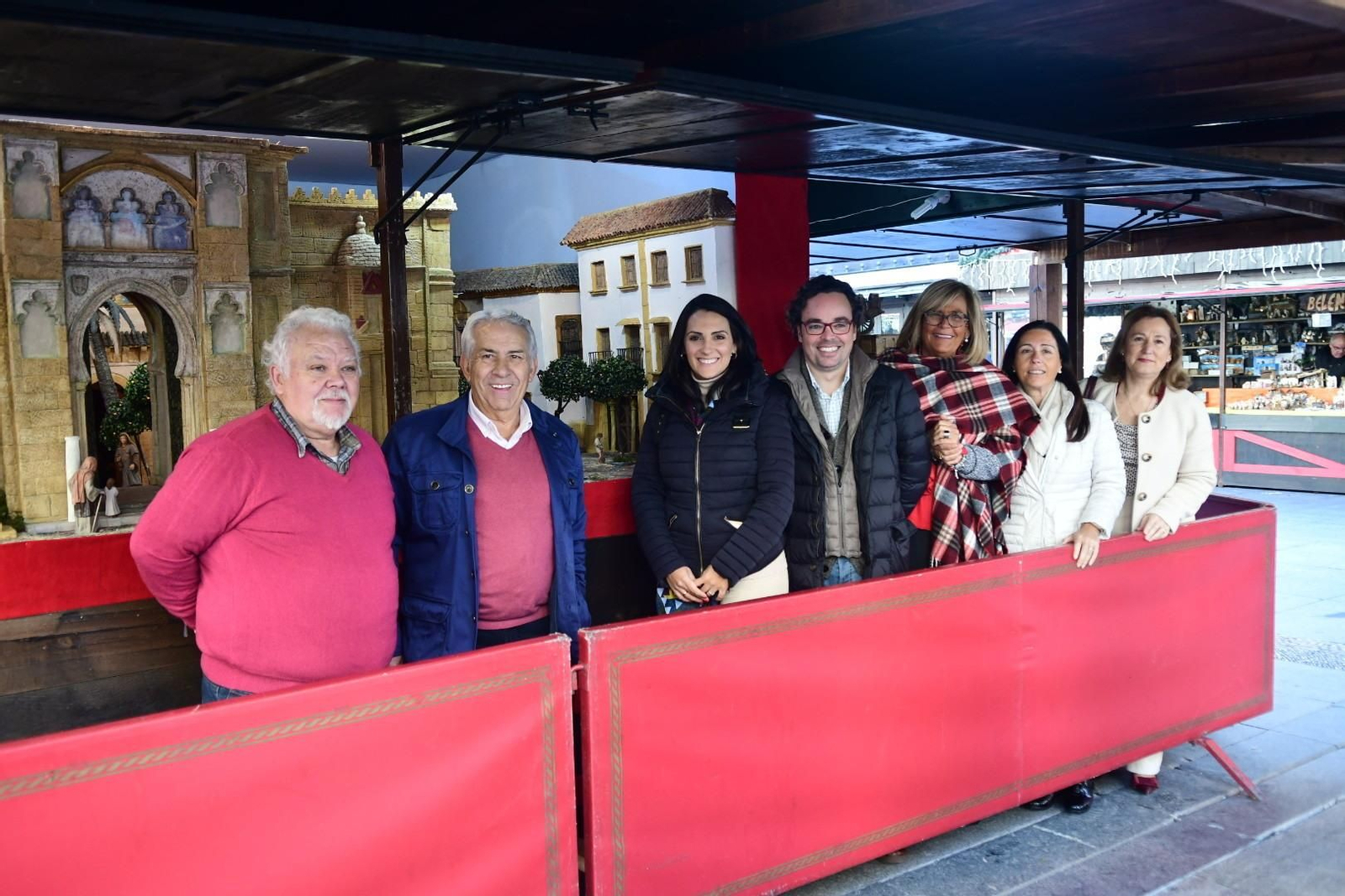 Representantes institucionales, en la inauguración del Mercado Navideño.