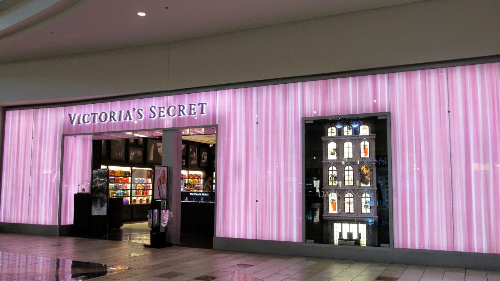 Victoria's Secret está especializada en ropa interior femenina