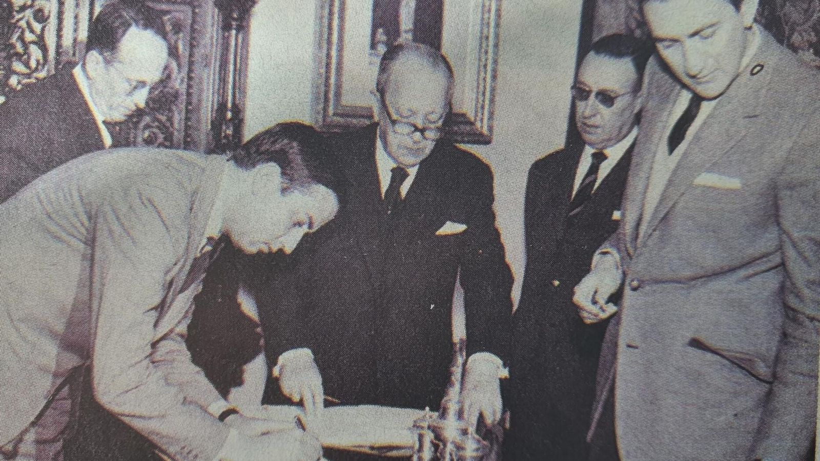 Acto de la firma de la creación del Banco de Granada.