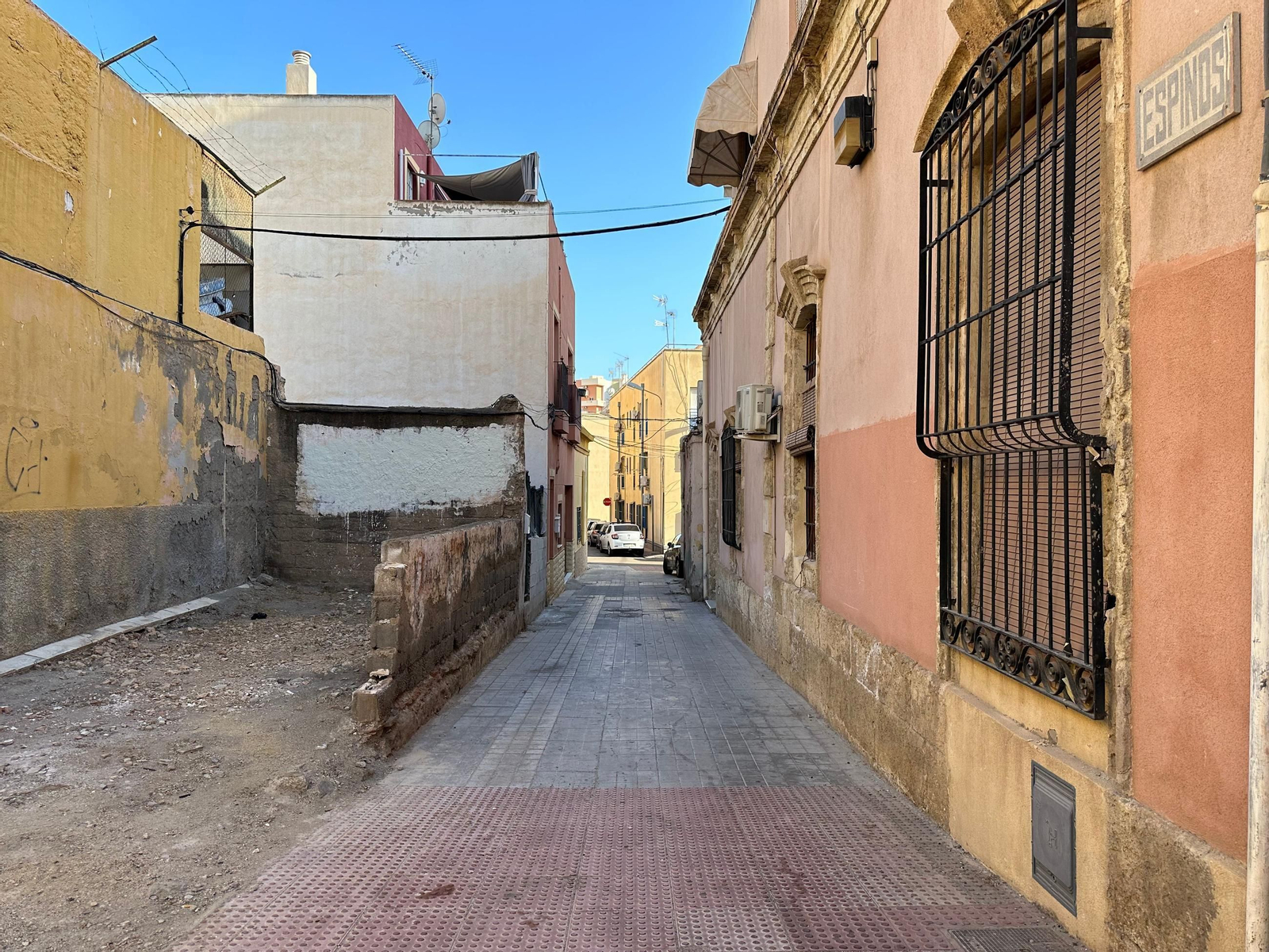 Un solar demolido de la calle Espino.