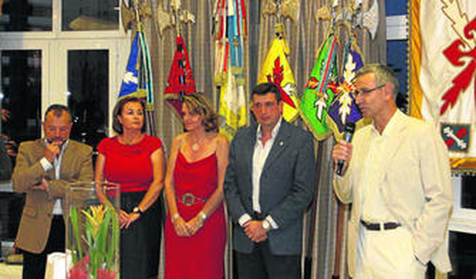 La Legión despide al teniente coronel Echevarría como jefe de la VII Bandera