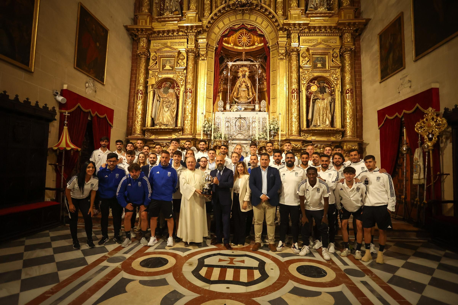 Imágenes de la ofrenda del Xerez CD a la Patrona