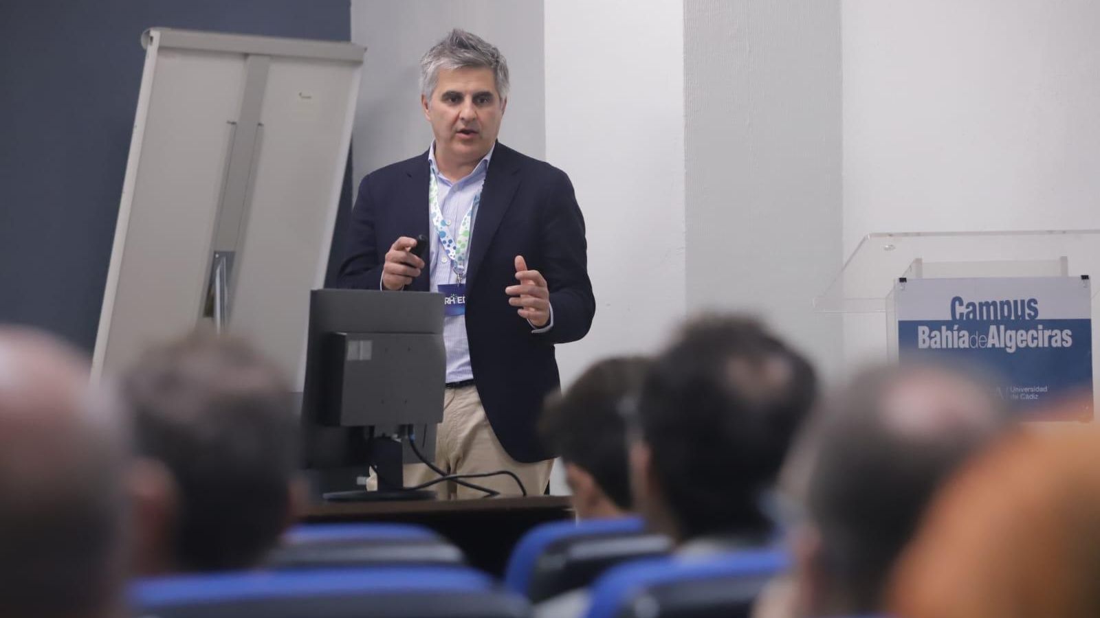 Sergio Martínez, director de desarrollo de negocio de Avalon Renovables, durante su ponencia en Algeciras