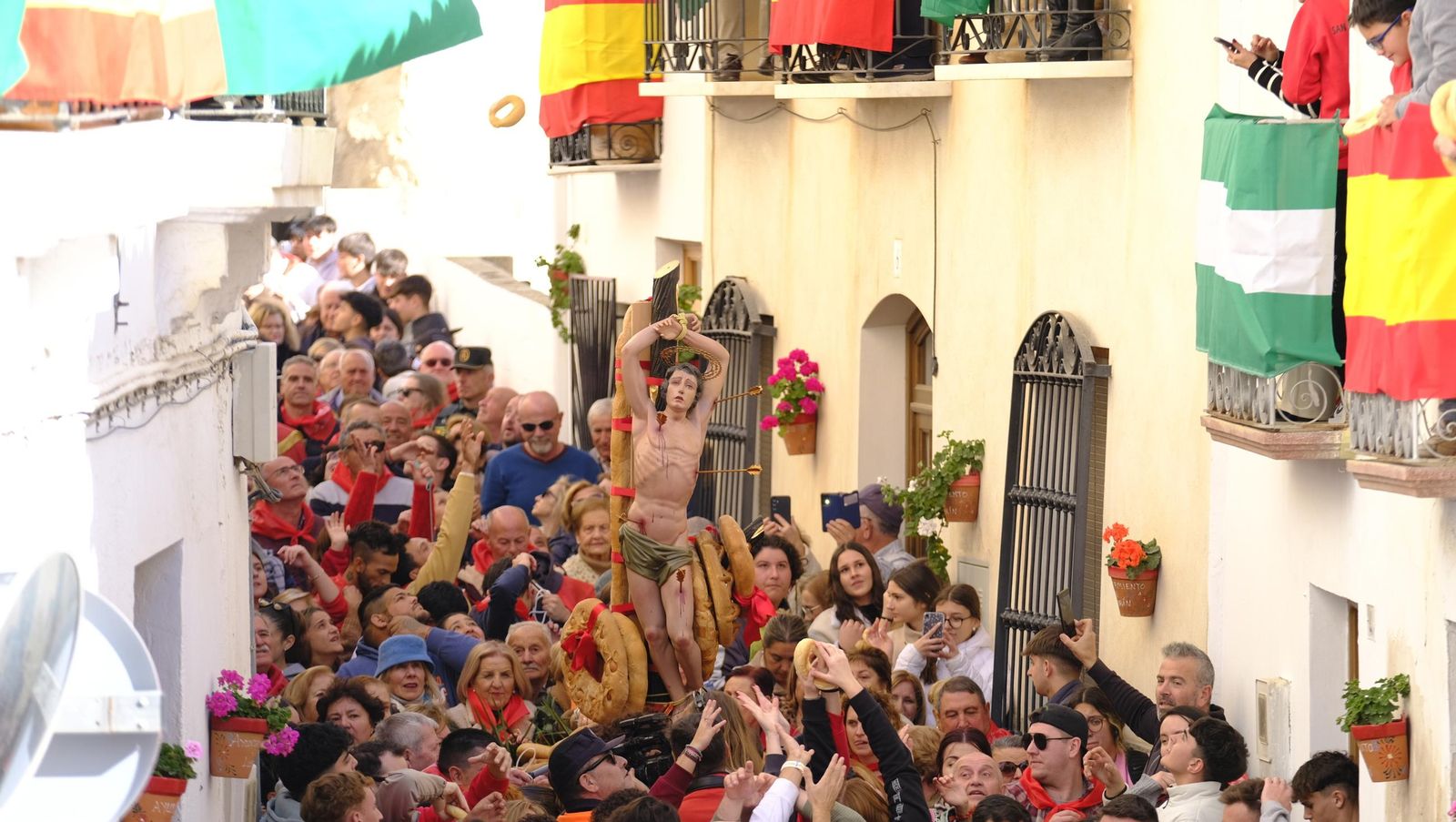 Procesión de San Sebastián y tirada de roscos en Lubrín, en imágenes