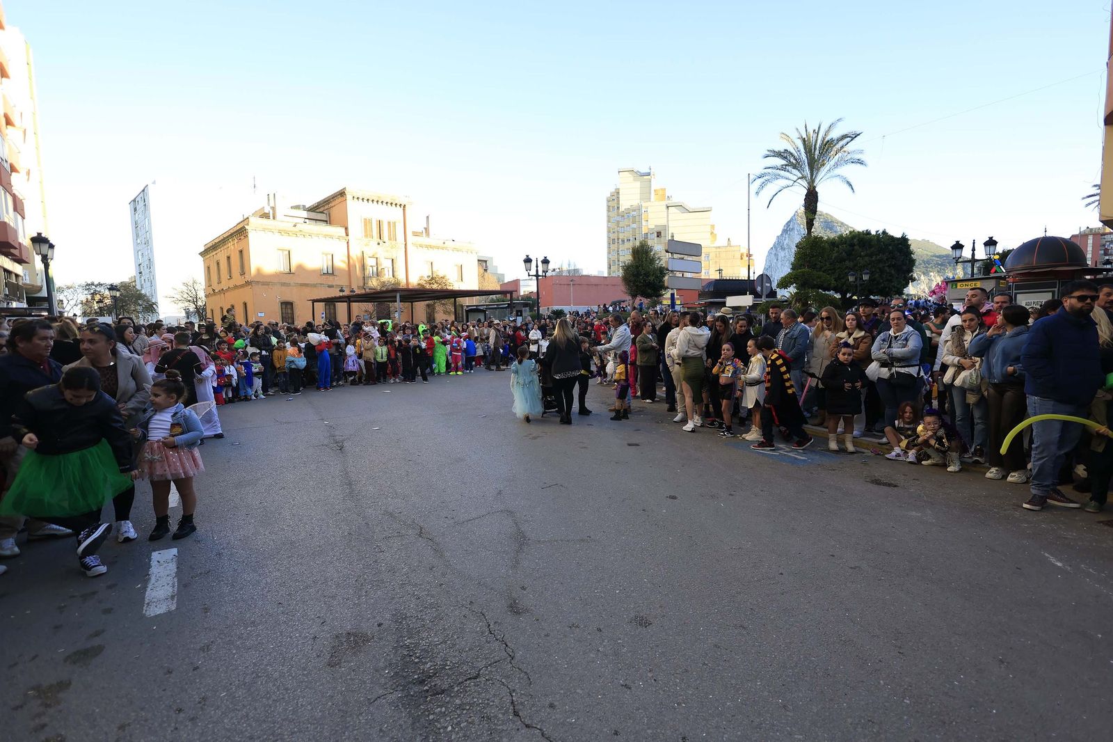 Búscate en las fotos de la cabalgata del Carnaval de La Línea 2026