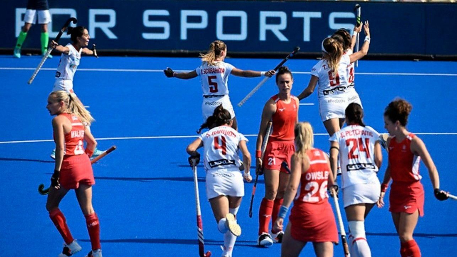 Las jugadoras españolas celebran el pase a semifinales