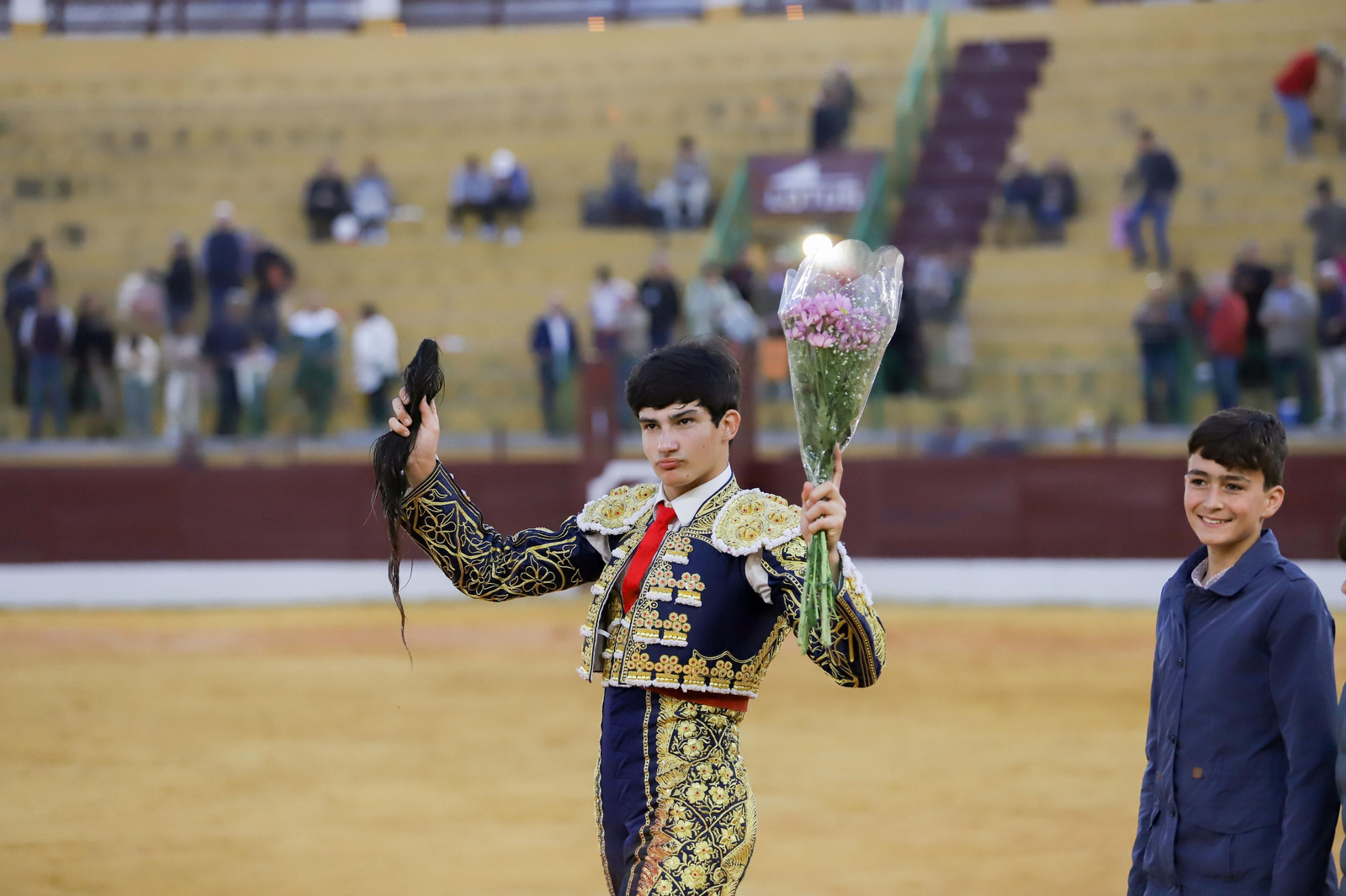 Imágenes de la novillada previa a la Semana Santa en la plaza de toros de La Línea
