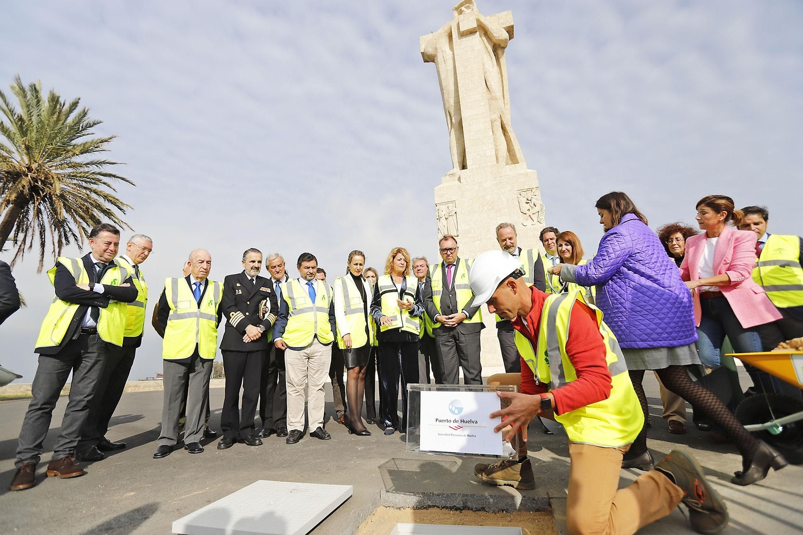 Imágenes de la colocación de la primera piedra de las obras en el entorno del Monumento a Colón