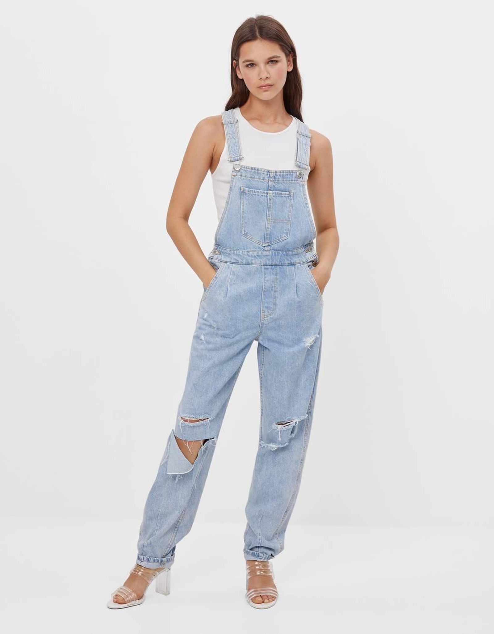 Peto vaquero de Bershka (35,99 euros).