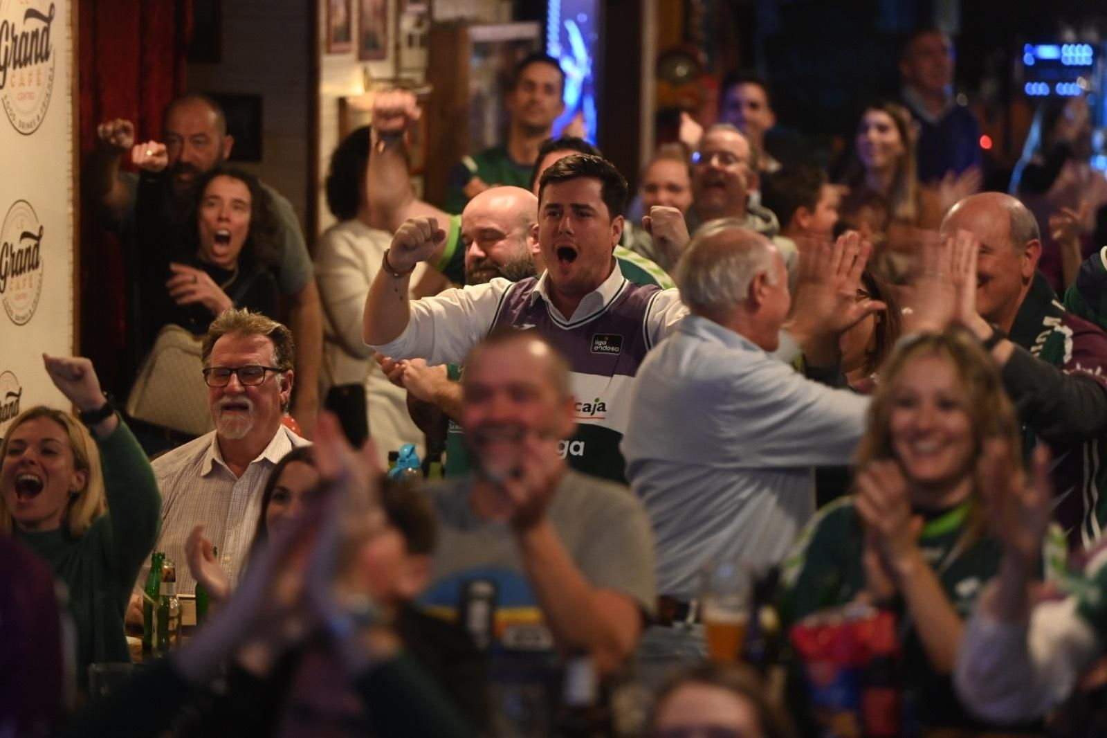 La fiesta del Le Grand Café del Centro con el Unicaja, en imágenes