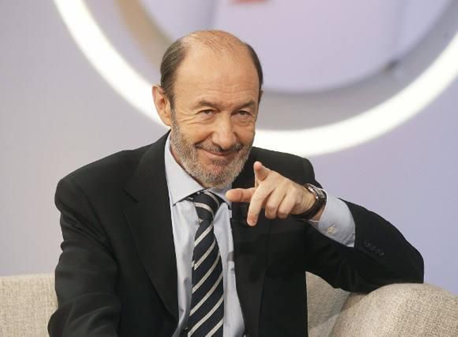 Rubalcaba propone reformar las diputaciones provinciales