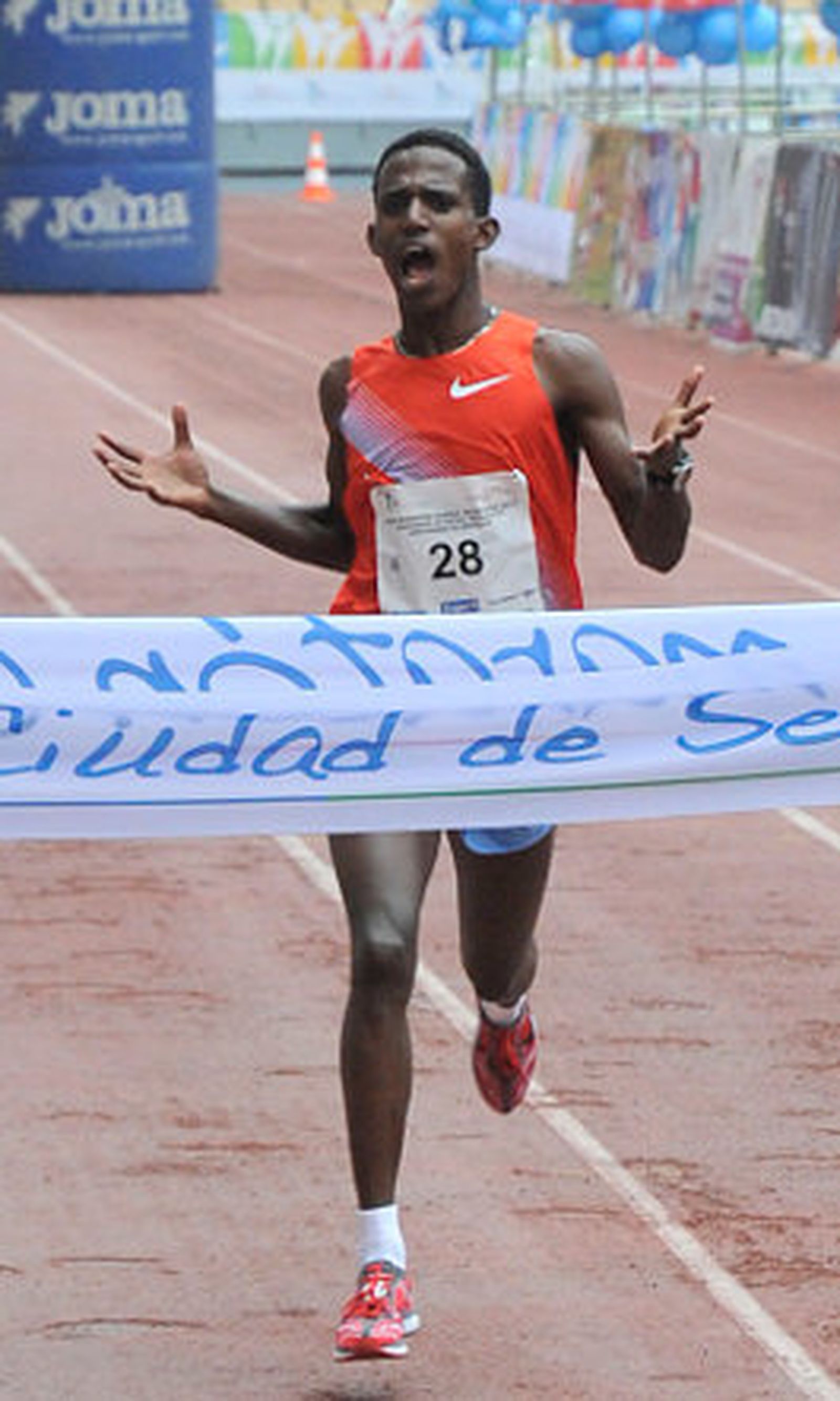 El etíope Abera gana con récord