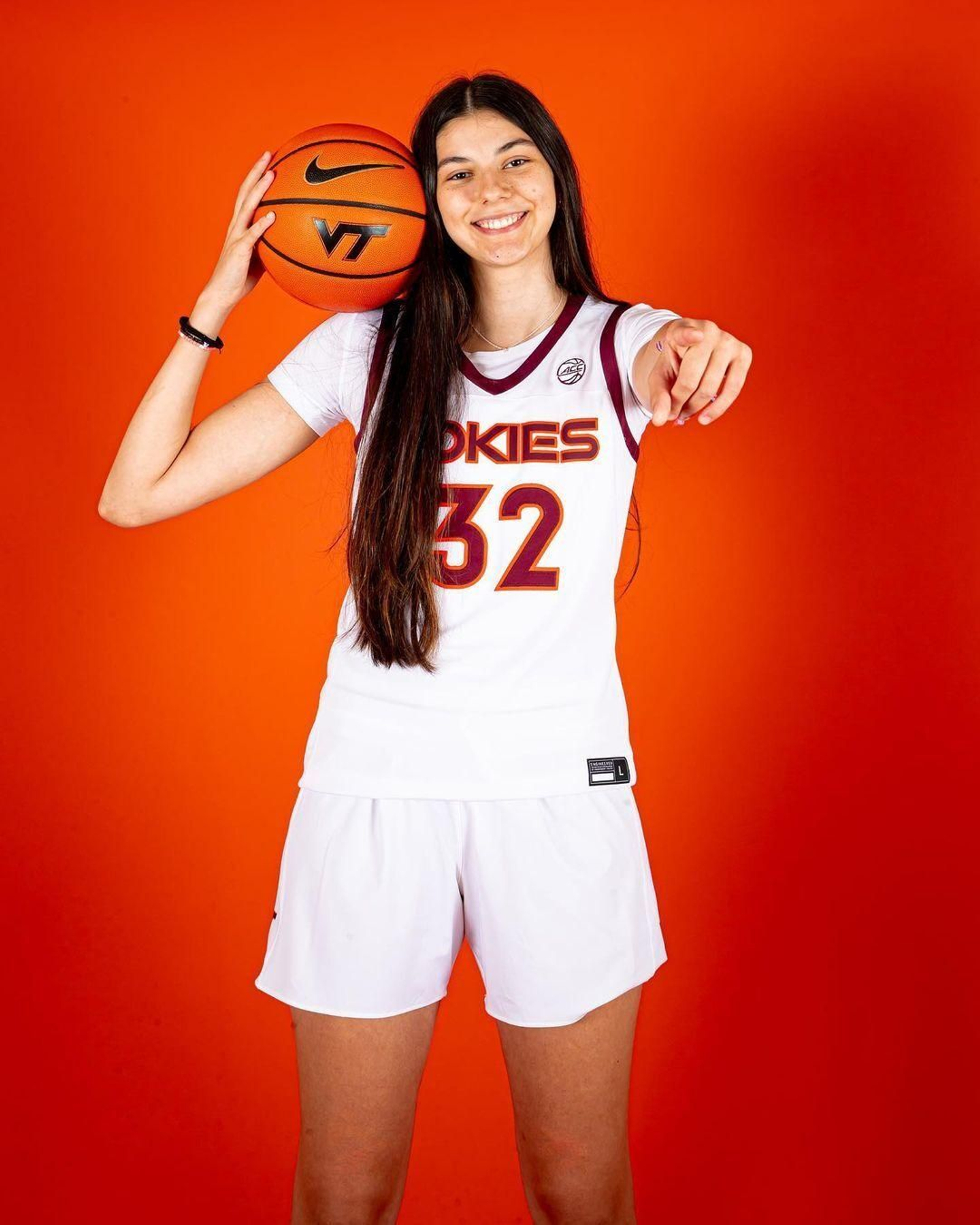 Clara Vieitas se compromete con Virginia Tech. Clara Vieitas se compromete con Virginia Tech.