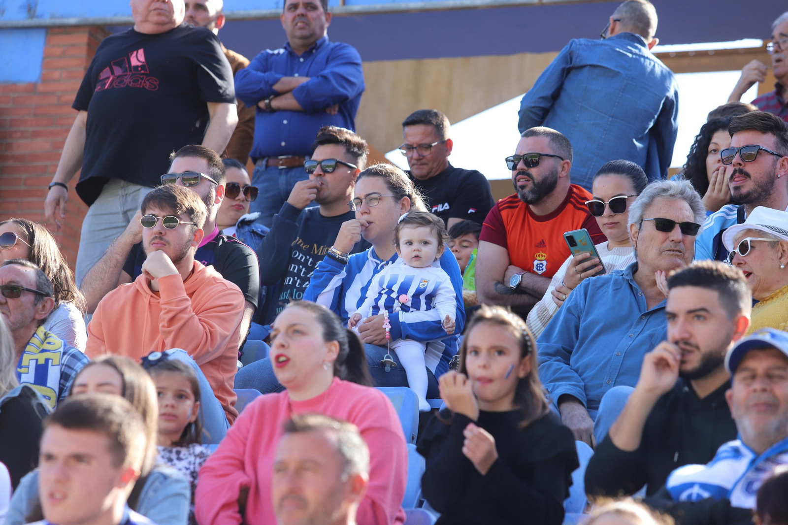 Imágenes del gran ambiente en el Nuevo Colombino para ver el  Recre-Burgos