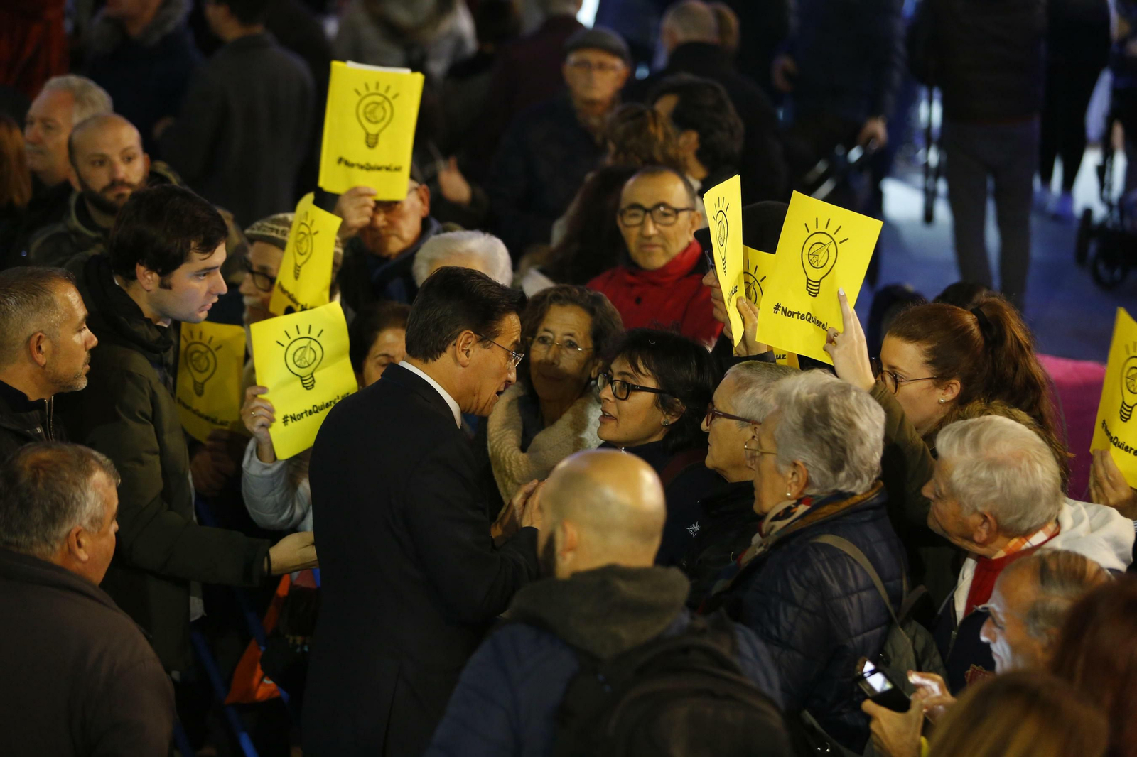 Granada se llena de luces y color con el encendido de la Navidad 2019, en imágenes