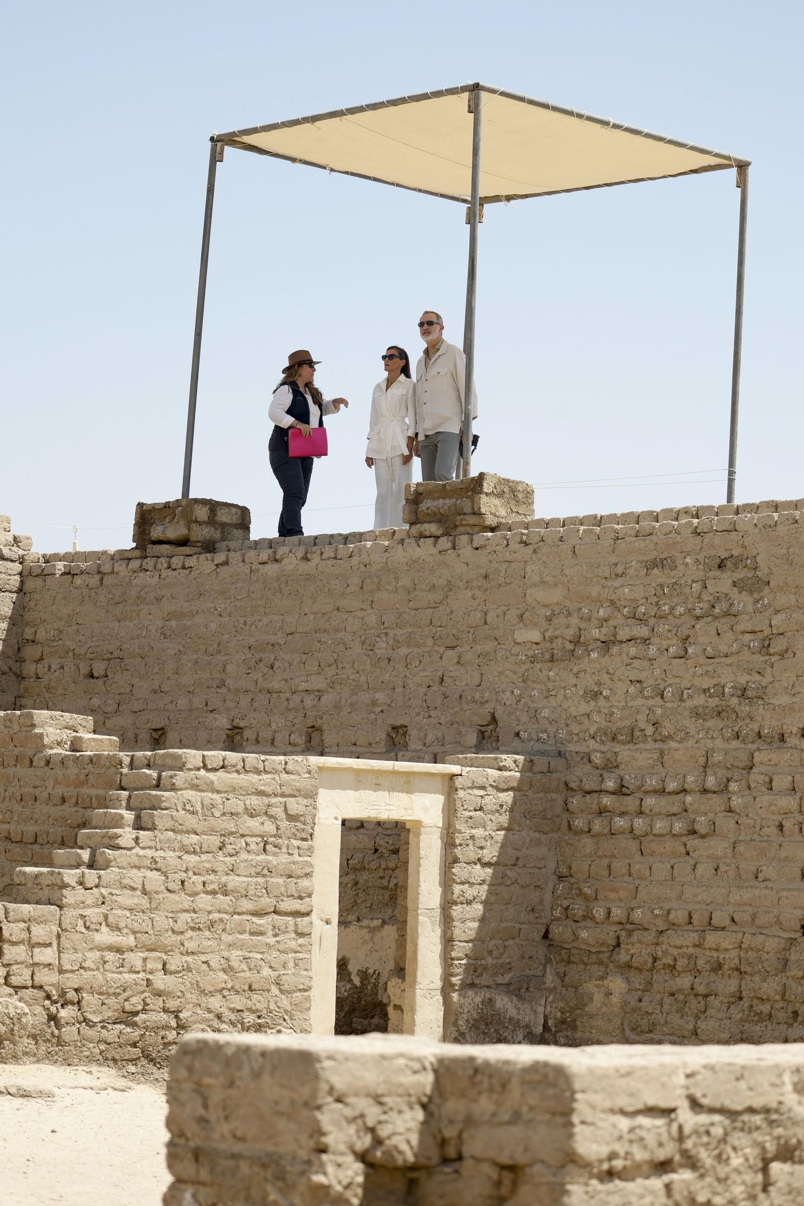 Las fotos de la visita de don Felipe y doña Letizia al Valle de los Reyes de Egipto, en Luxor