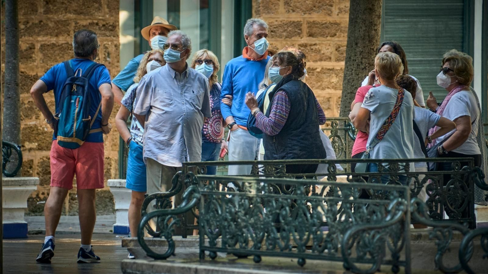 Turistas por el centro de la ciudad.
