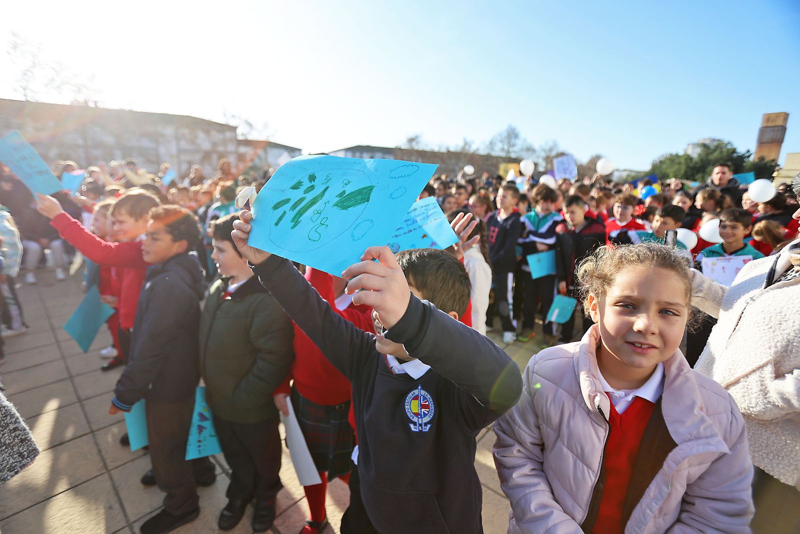Imágenes del acto del Día a la No Violencia y la Paz del Colegio La Hispanidad