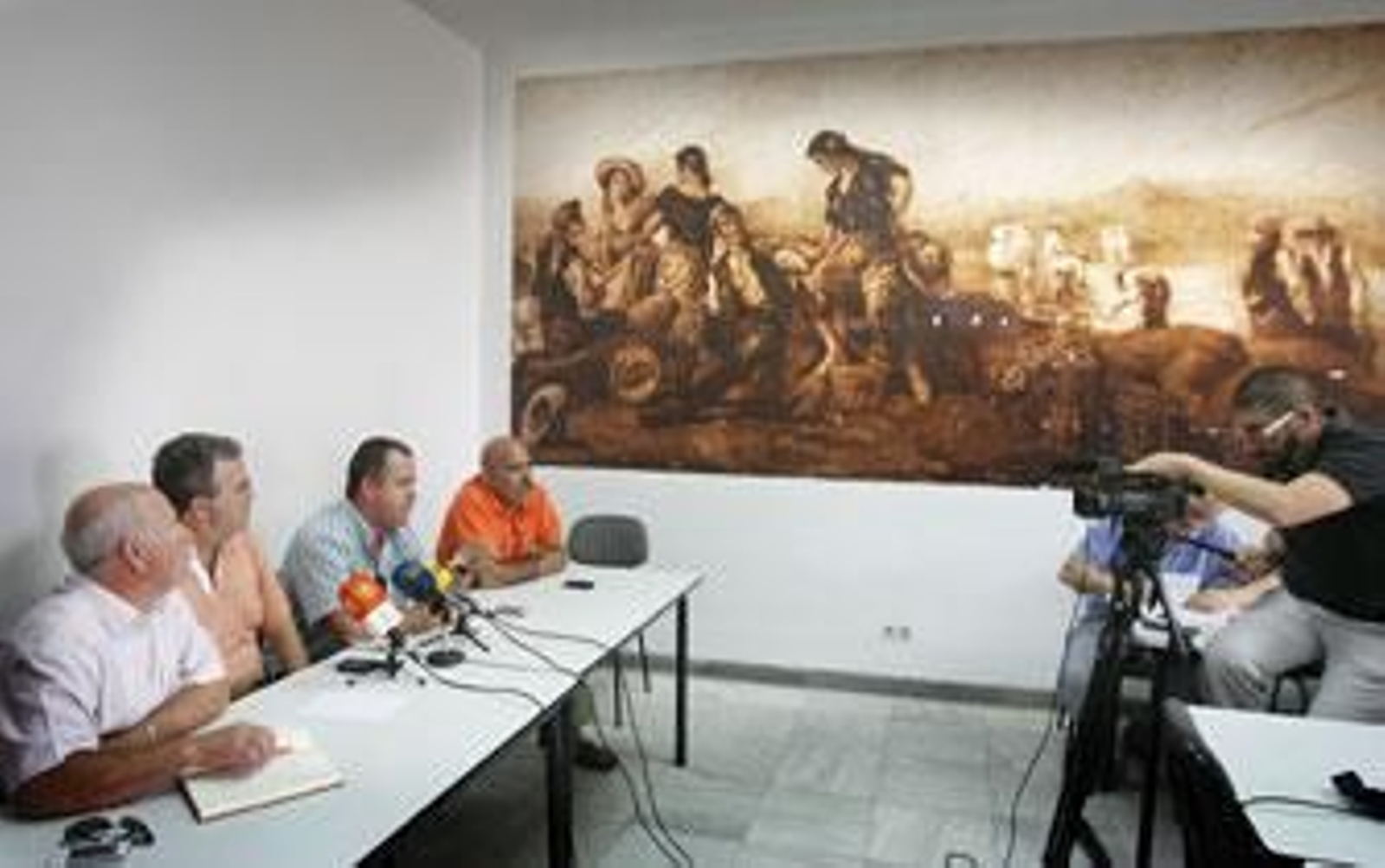 Los prejubilados inician la "pelea" con la Junta por los impagos de pólizas Los prejubilados inician la "pelea" con la Junta por los impagos de pólizas