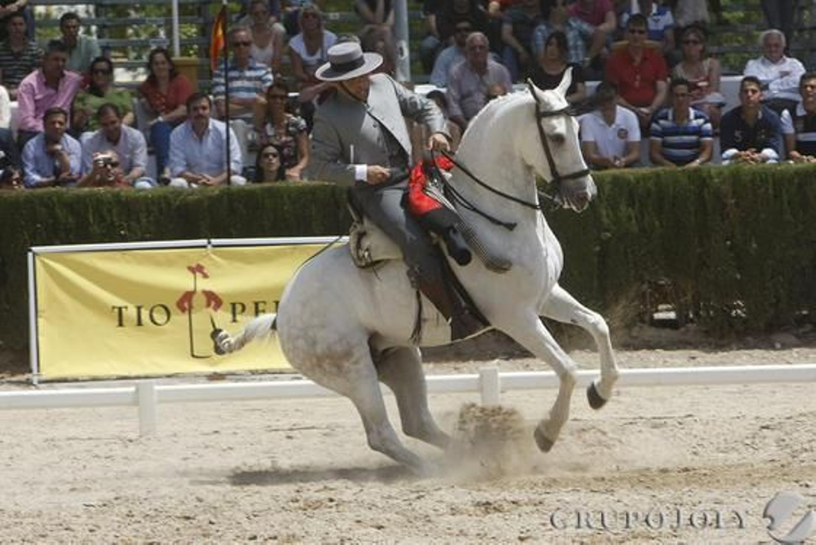 Un jinete realiza una bella maniobra con su ejemplar, ayer en Sementales. 

Foto: Juan Carlos Toro