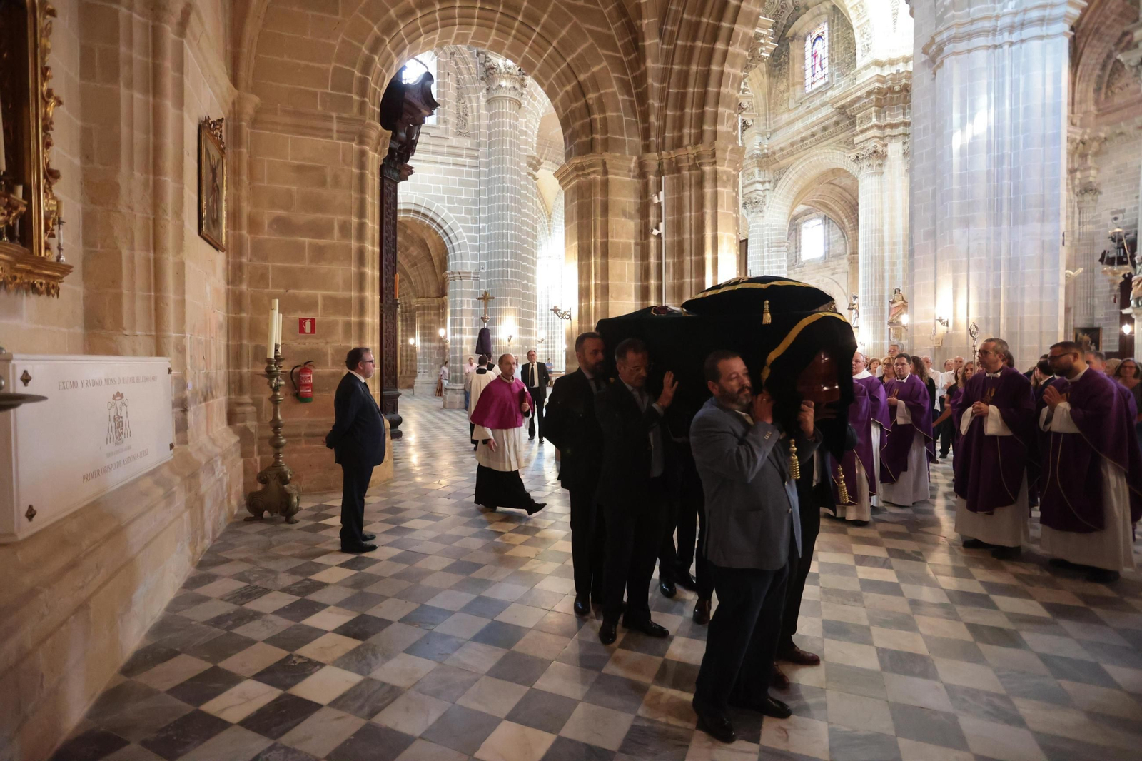 El funeral del periodista Andrés Luis Cañadas, en imágenes