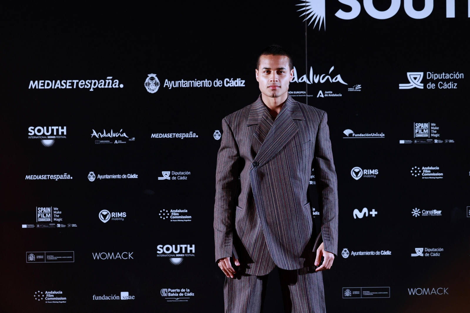 Las imágenes de la última gran alfombra roja de South International Series Festival Cádiz: Eduardo Noriega, Paco León, Ingrid Rubio, Benito Zambrano...