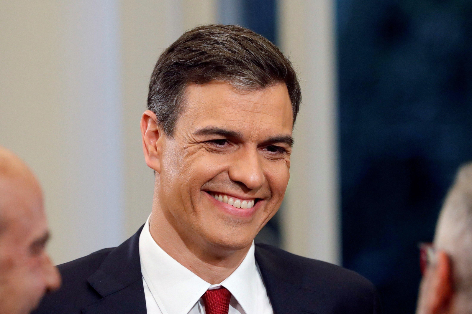 La primera entrevista de Pedro Sánchez como presidente, en imágenes