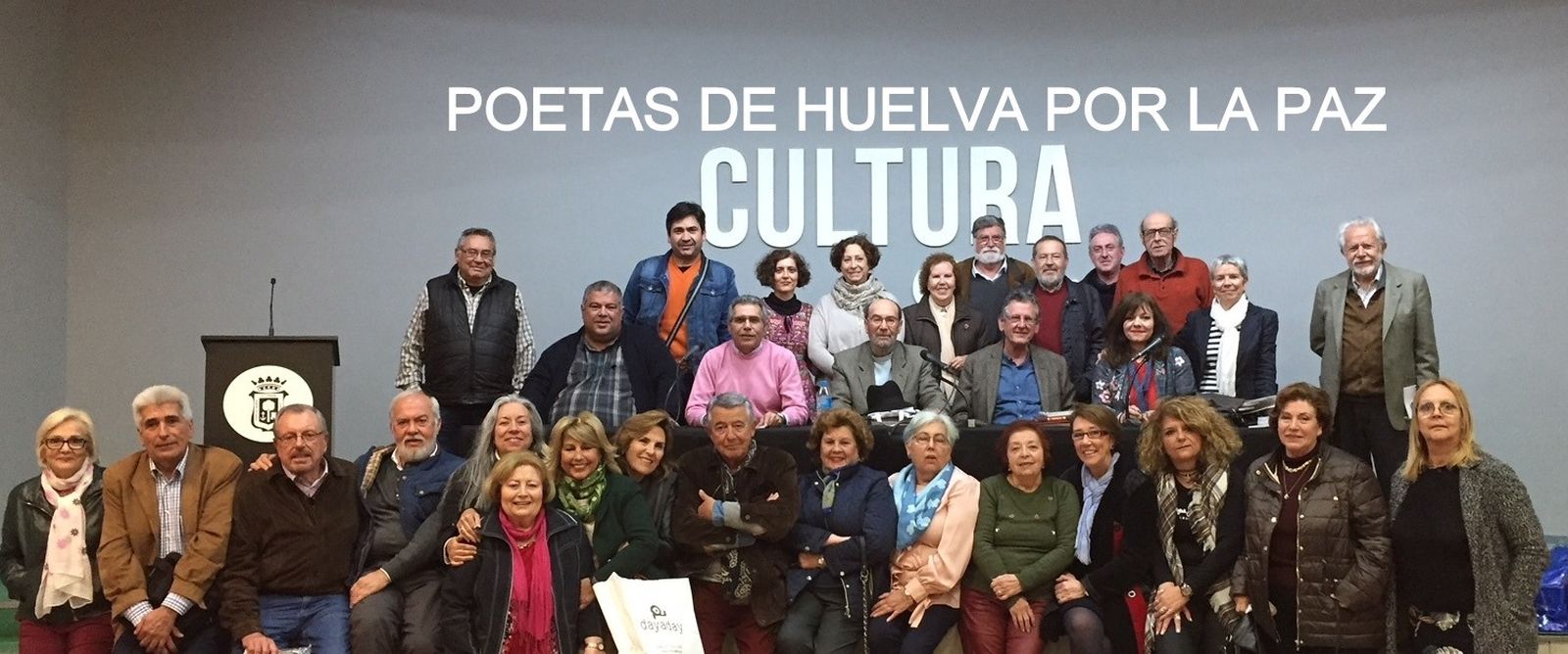 Miembros de la Plataforma Poetas por la Paz de Huelva