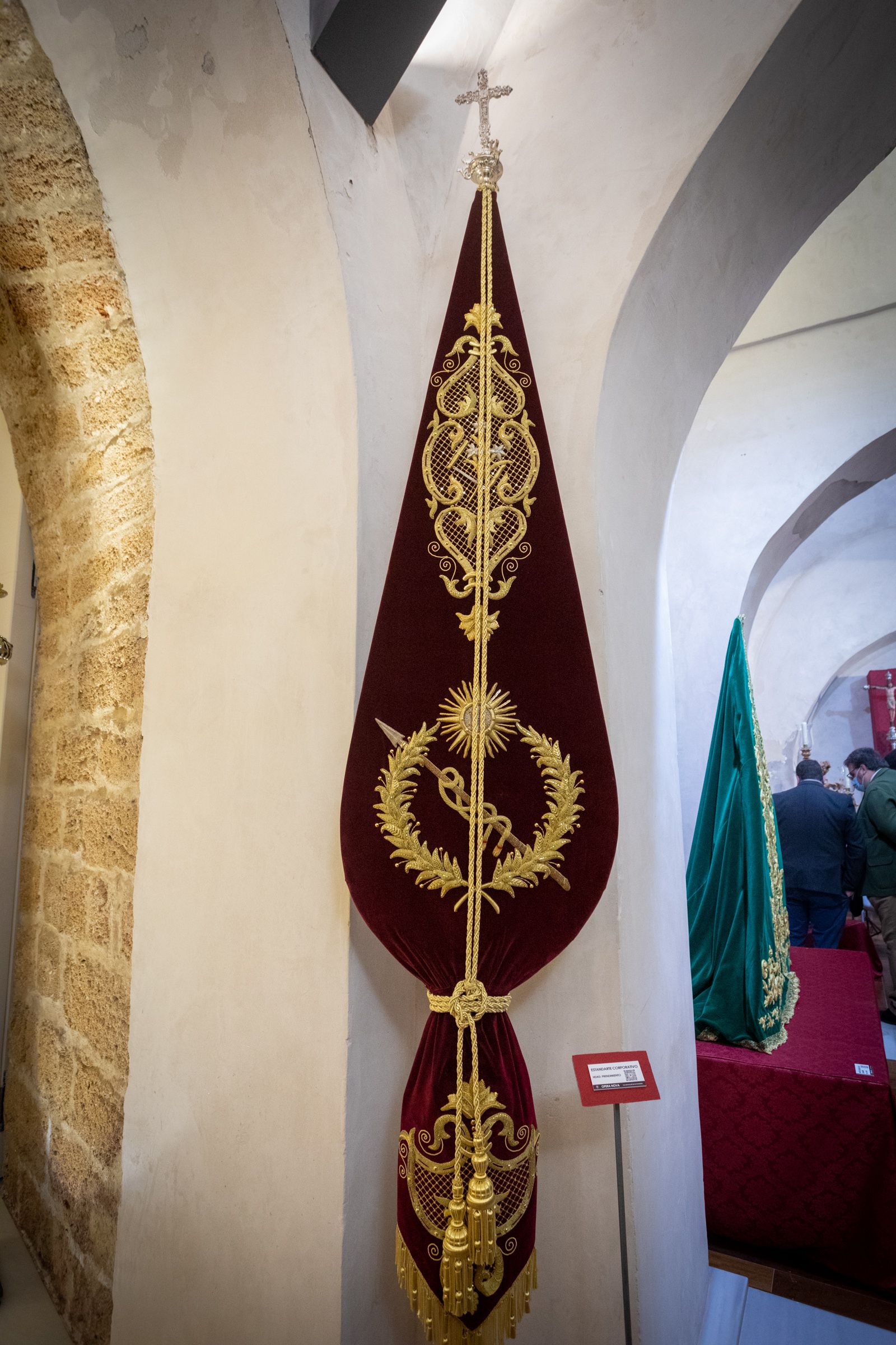 Las imágenes de la exposición Opera Nova, estrenos de las hermandades de San Fernando