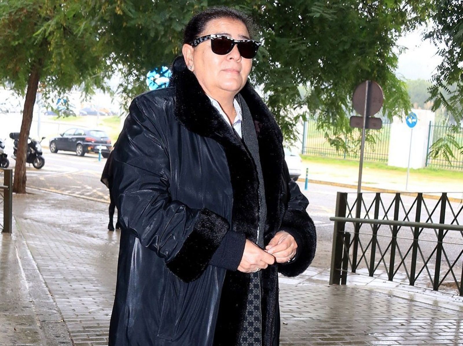 María del Monte, rota, tras el fallecimiento de su segundo hermano en poco más de un año.