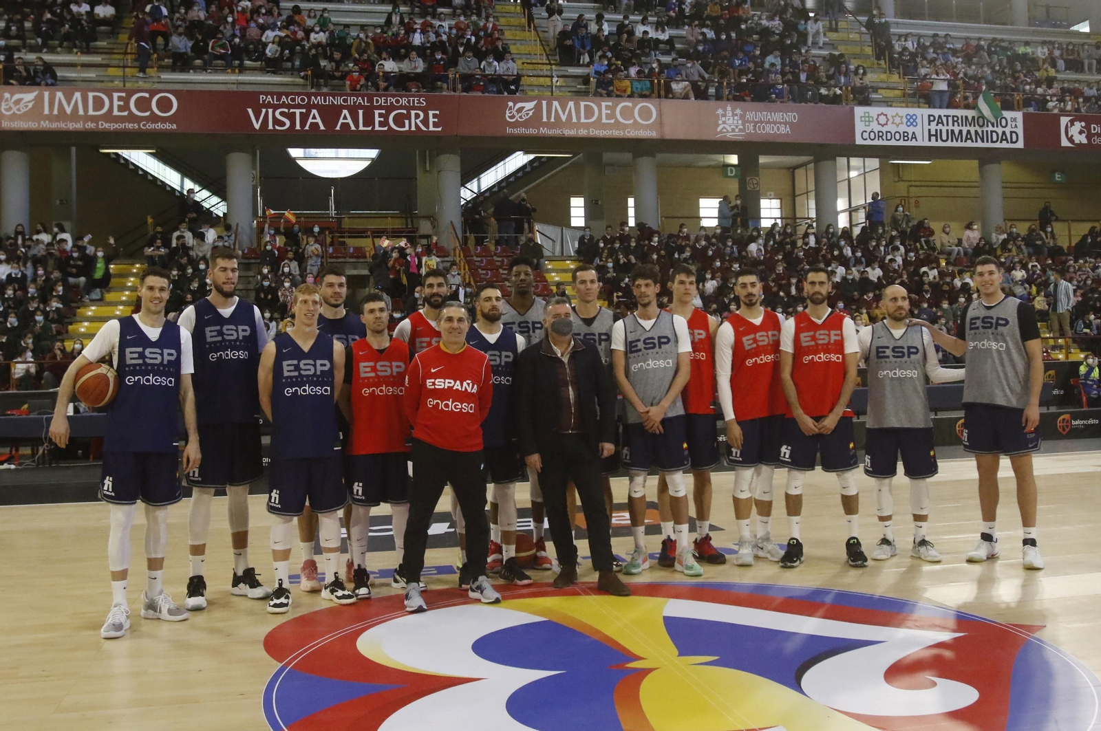 La selección española de baloncesto abre el entrenamiento en Córdoba a los más jóvenes, en imágenes