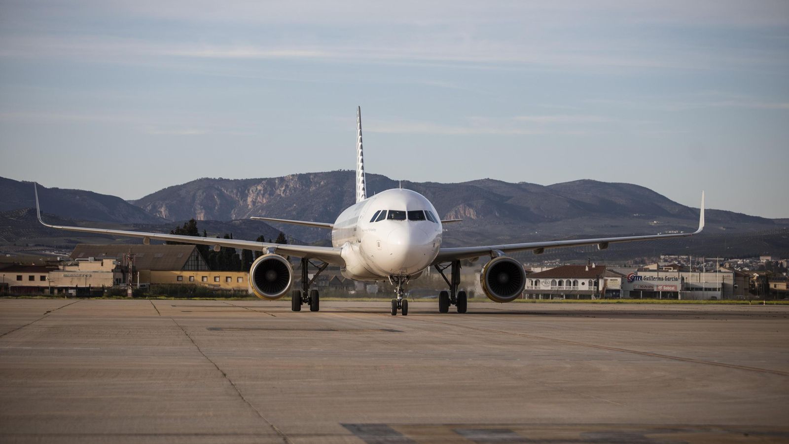 Un avión de Vueling procedente de Londres aterriza en Granada