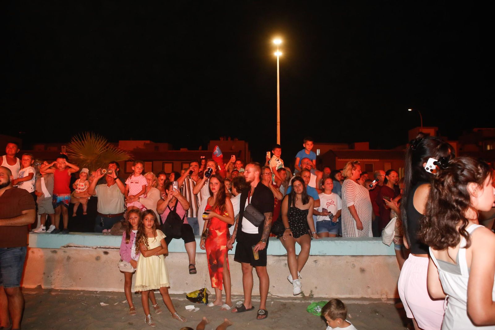 Fotos de la noche de San Juan en las playas de La Línea.
