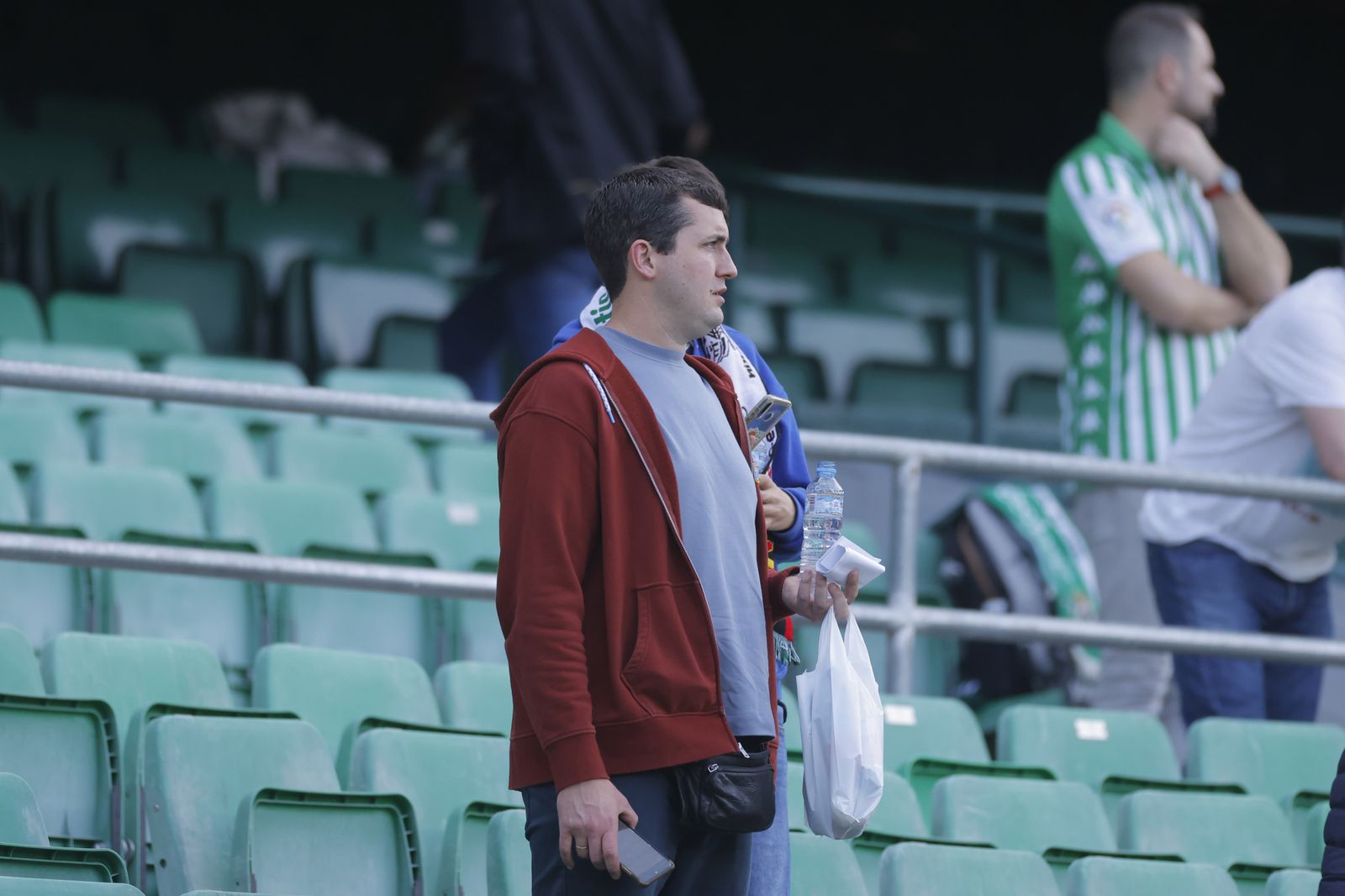 Búscate en las fotos del Betis-Manchester