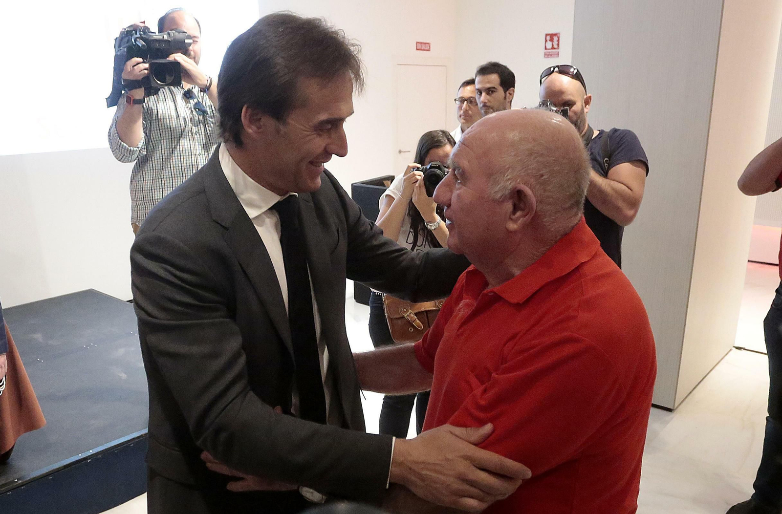 Las fotos de la presentación de Lopetegui como entrenador del Sevilla FC