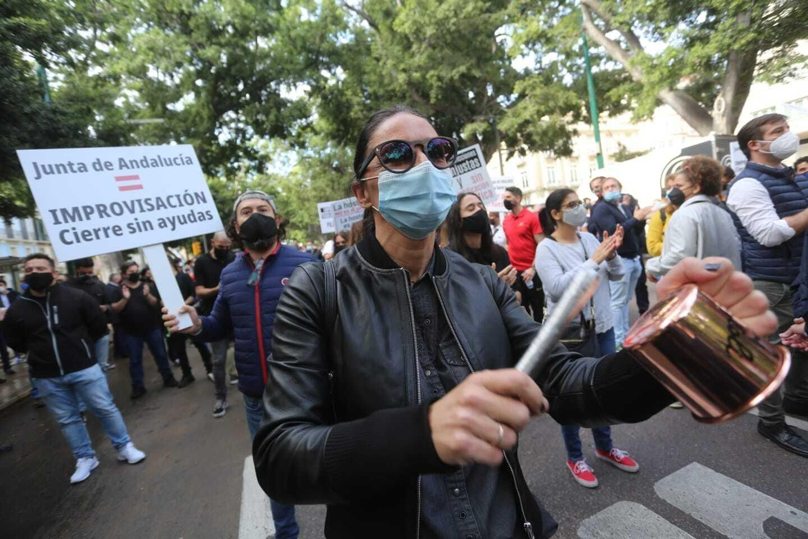 Fotos de la cacerolada de los hosteleros en Málaga, contras las medidas del Covid