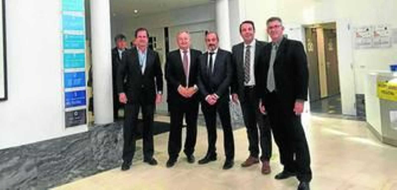 La representación andaluza de armadores y parlamentarios, ayer en Bruselas.
