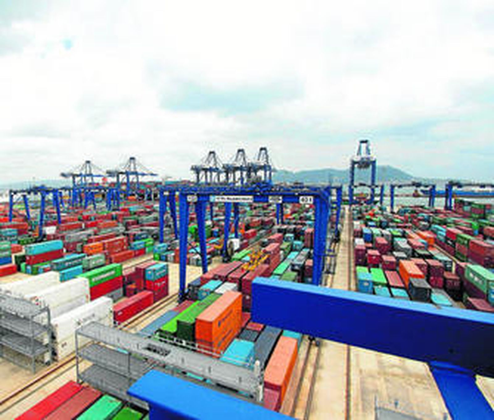 La terminal de contenedores que opera TTI Algeciras en el muelle de Isla Verde.