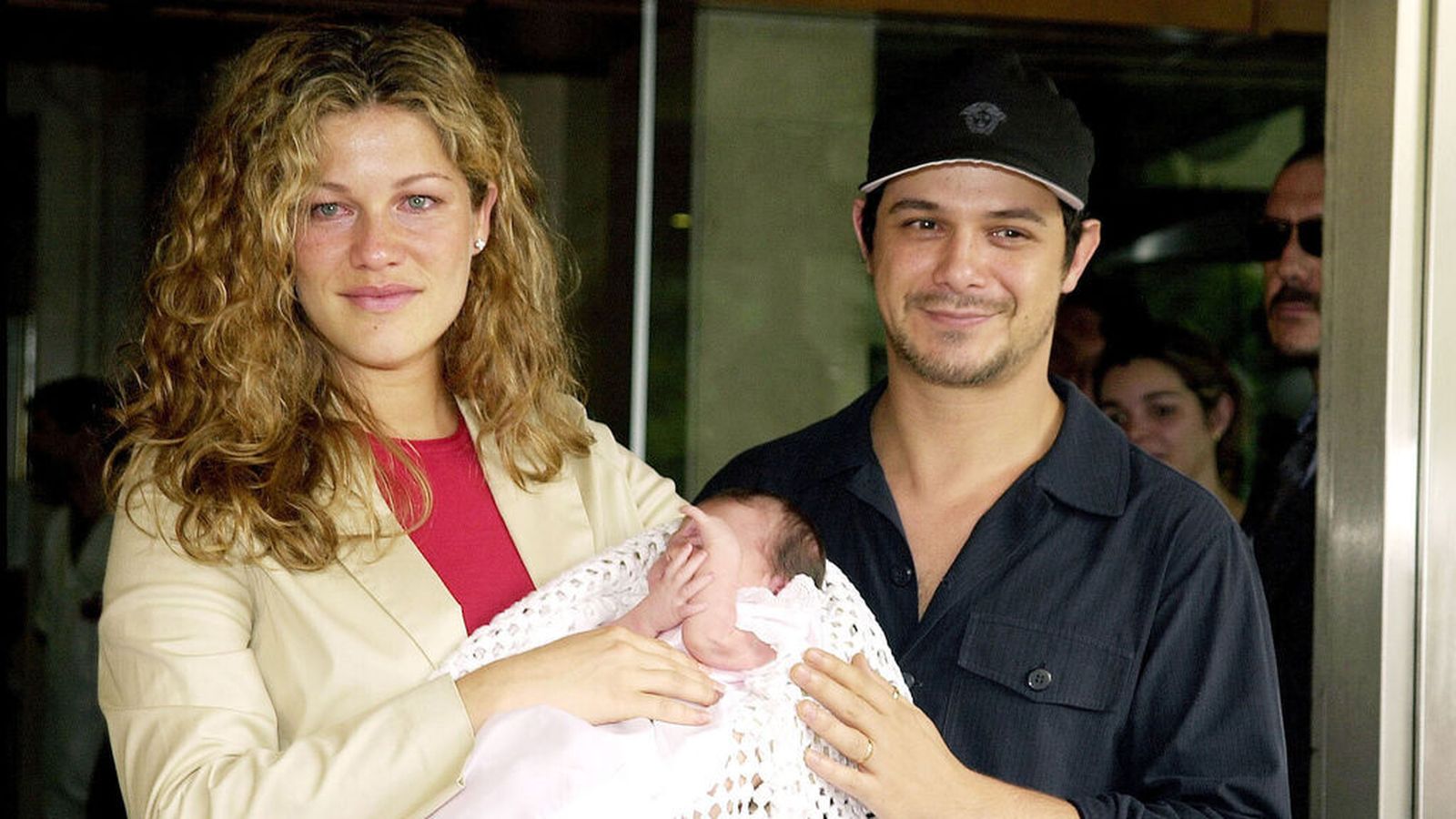 Recién nacida, a su salida del hospital con sus padres.