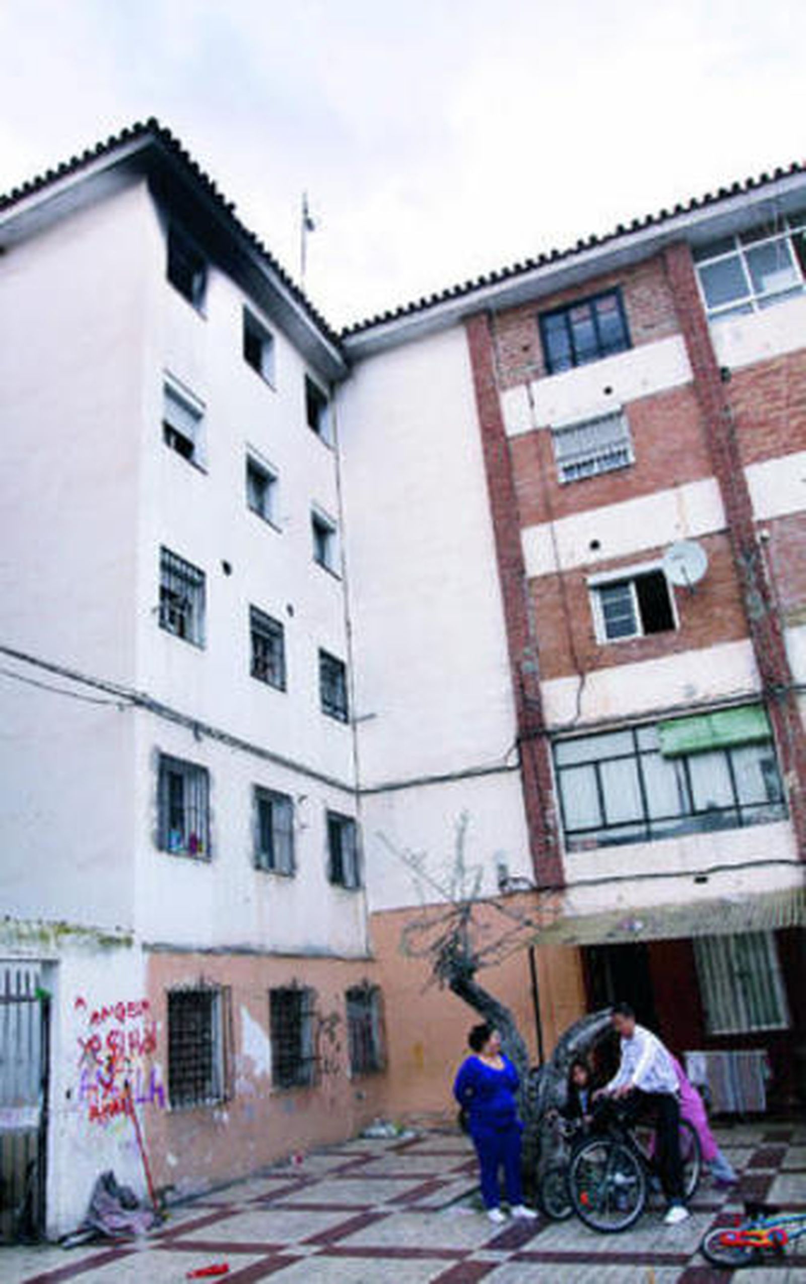 Imagen del edificio de la calle Francisco Carter donde se produjo el incendio.