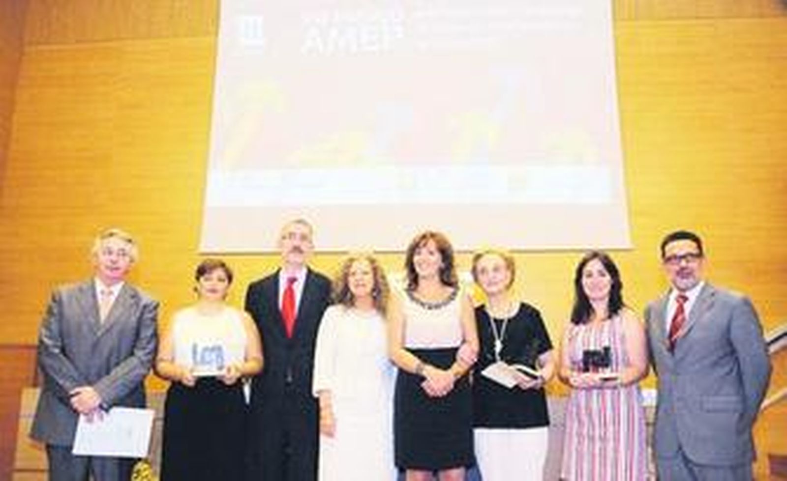 Miguel González, Beatriz Verdugo, Antonio Ávila, Ana Alonso, Nuria Sánchez, Pilar Pla, Laura Bahamonde y César Custodio al final del evento.